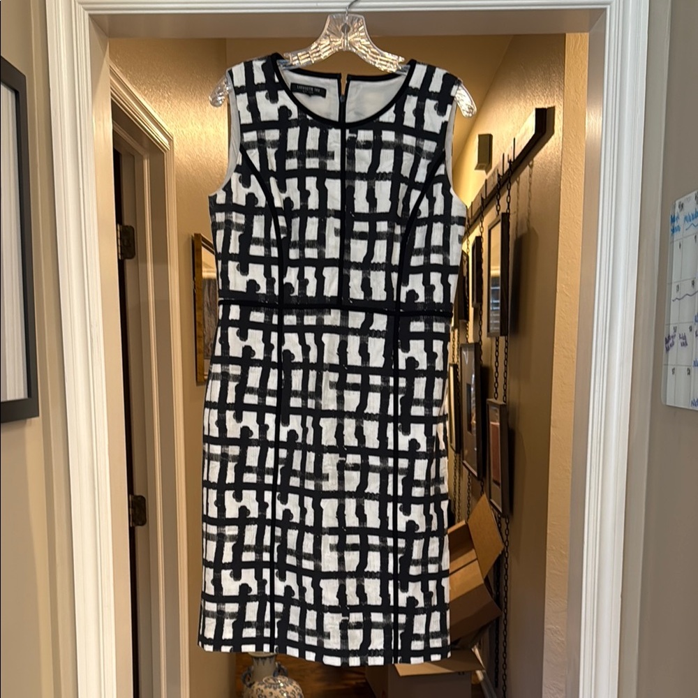 Black and White Sleeveless Sheath Mini Dress
